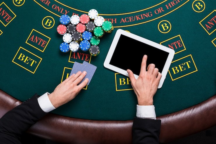 Tampilan meja French Roulette xueyi dengan roda roulette berkualitas HD dan dealer profesional